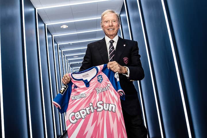 Hans-Peter WILD owner of Stade Francais present the new jersey of Stade Francais for the 2021/2022 season after the season opening press conference of the Stade Francais at Stade Jean Bouin on August 28, 2021 in Paris, France. (Photo by Baptiste Fernandez/Icon Sport via Getty Images)