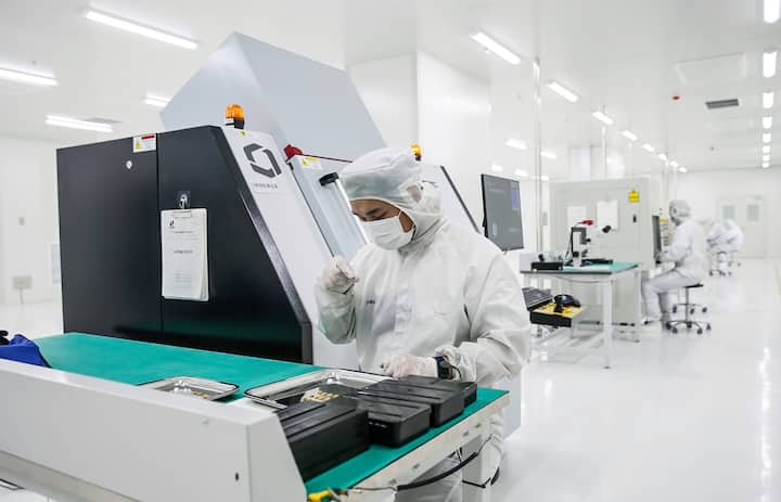 SANMENXIA, CHINA - JULY 15: An employee works in the workshop of a chip manufacturing enterprise on July 15, 2021 in Sanmenxia, Henan Province of China. (Photo by Sun Meng/VCG via Getty Images)