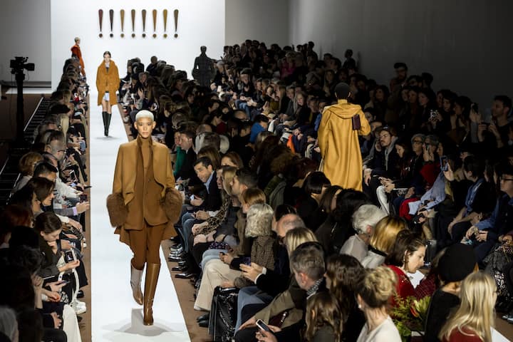 epa07411531 A model presents a creation from the Fall/Winter 2019/20 Women collection by Swiss designer Albert Kriemler for Akris fashion house during the Paris Fashion Week, in Paris, France, 03 March 2019. The presentation of the Women's collections runs from 25 February to 05 March. EPA/CHRISTOPHE PETIT TESSON