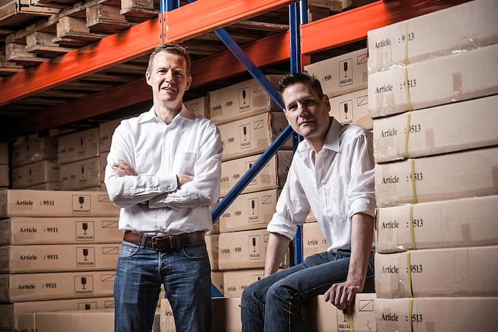 Beliani Gruender Stephan Widmer und Michael Widmer im Lager des Online Moebelhandels in Niederbipp. Â© BILDHAUS *** Abdruck Honorapflichtig ***