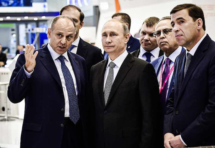 JGR2N2 Yekaterinburg, Russia. 10th July, 2017. Pipe Metallurgical Company (TMK) Chairman of the Board Dmitry Pumpyansky, Russia's President Vladimir Putin (L-R) and Sverdlovsk Region Acting Governor Yevgeny Kuivashev (R) attend the 2017 Innoprom International Industrial Fair at the Yekaterinburg-Expo Exhibition & Convention Centre. Credit: ITAR-TASS Photo Agency/Alamy Live News