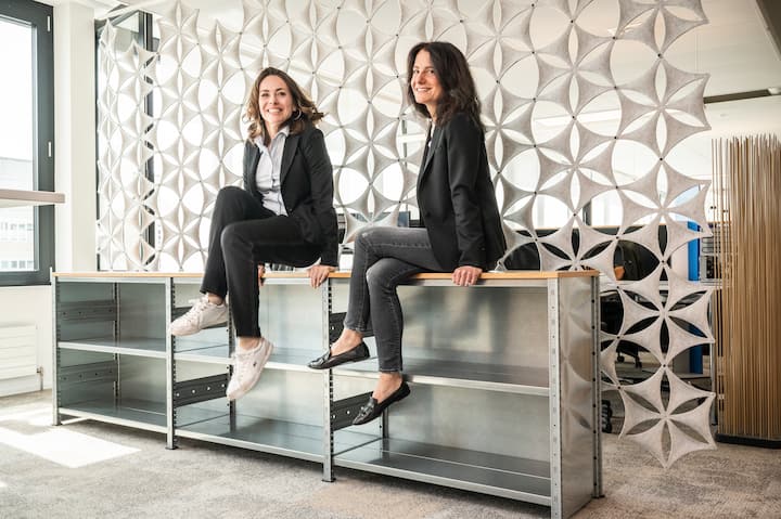 ZUERICH, 12.04.22 - Luba Schoenig und Tonia Zimmermann, Gruenderinnen von UMushroom, fotografiert in ihren Bueroaeumlichkeiten in Zuerich. PHOTO BY PASCAL MORA 