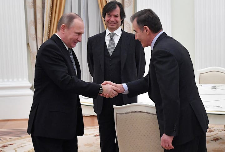 Vladimir Putin (L), Ivan Glasenberg (R), Carlo Messina