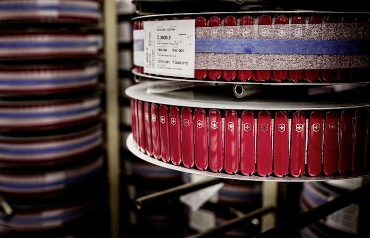 Reporage Ã¼ber die Produktion der Victorinox Taschenmesser.