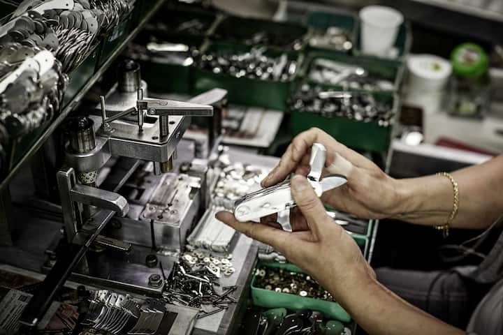 Reporage Ã¼ber die Produktion der Victorinox Taschenmesser.