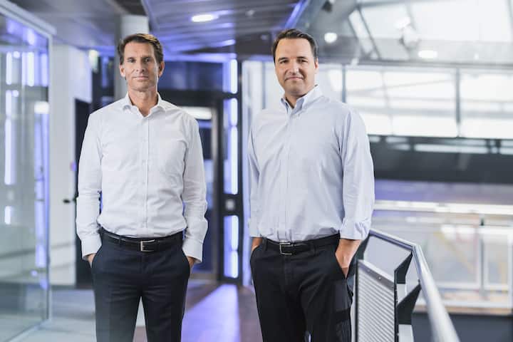 DIE HEUTIGEN LENKER Präsident Steffen Meister (l.) und CEO David Layton führen die auf 1600 Mitarbeitende angewachsene Firma. .