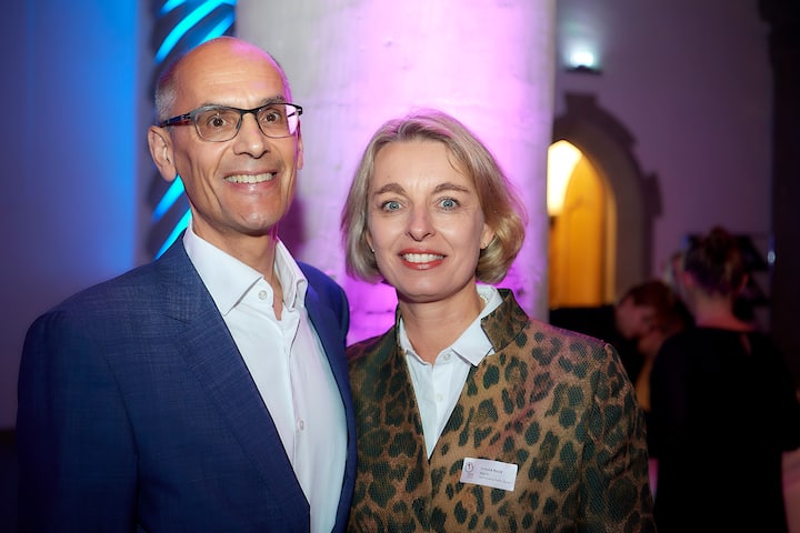 Ursula Nold und ihr Mann Vincens bei der Preisverleihung des 5vor12-Preises für Deregulierung von StrategieDialog21 und dem Swiss Venture Club im Rathaus Bern.
