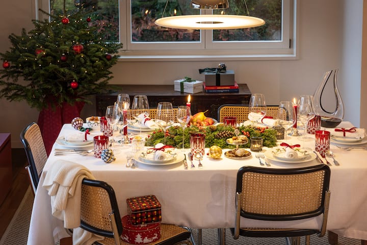 Gedeckte Weihnachtstafel