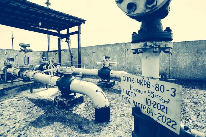A sign indicating gas pressure at the interconnection point of two gas pipelines at the natural gas measuring station operated by Moldovatransgaz Srl, a subsidiary of MoldovaGaz SA, in Causeni, Moldova, on Tuesday, May 3, 2022. Natural gas deliveries to Moldova are proceeding as usual, even though the authorities in Chisinau have failed to conduct an independent audit of historical debt to Russian Supplier Gazprom PJSC. Photographer: Valeria Mongelli/Bloomberg