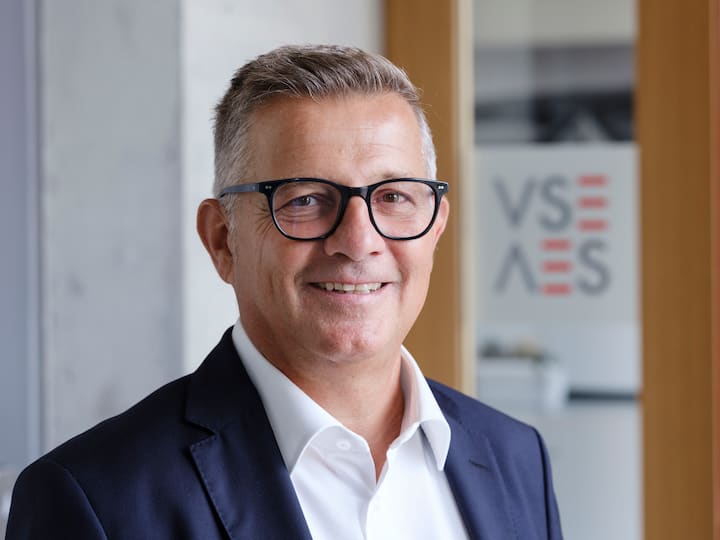 Michael Frank, Direktor Verband Schweizer Elektrizitätsunternehmen VSE, posiert für ein Portrait.
