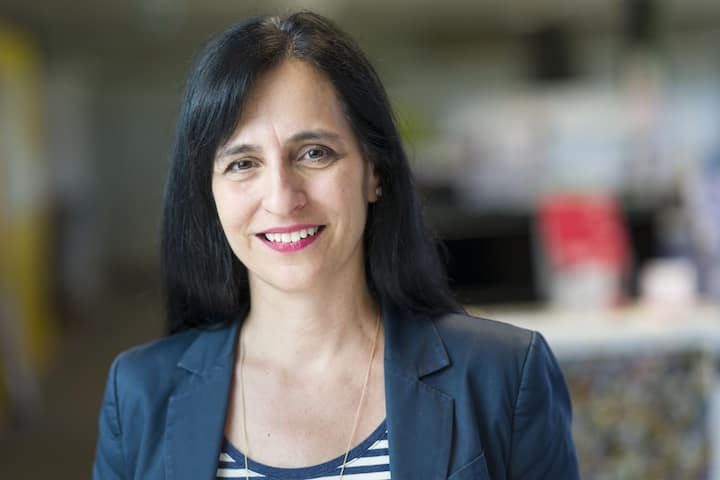Portrait von Vania Alleva, der Präsidentin der Gewerkschaft UNIA