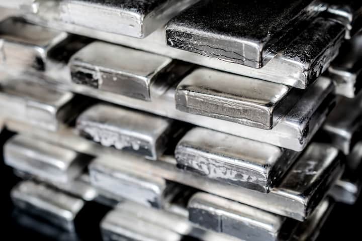 Nur schon die Solarbranche sorgt bei ­Silber für ein Versorgungsproblem. Die Investorennachfrage trocknet den Markt völlig aus.
