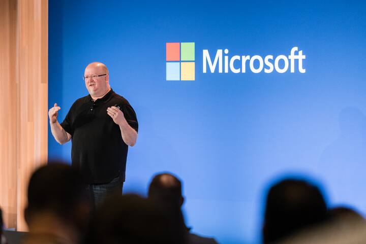 Der Informatiker startete seine Karriere bei Google, bevor er als Chefingenieur zu Linkedln ­wechselte. Kurz nachdem Microsoft das Businessnetzwerk übernommen hatte, wurde er zum ­Technologiechef von Microsoft befördert.