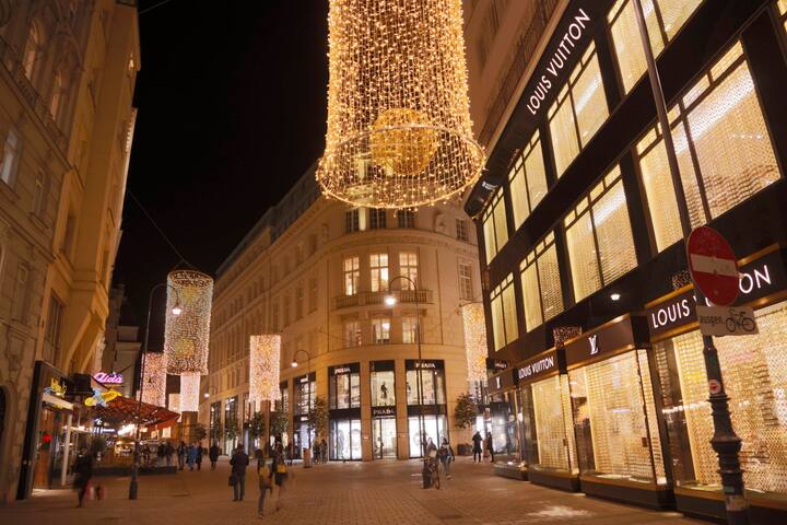 Der Signa Prime gehören u.a. das Goldene Quartier in Wien, ...