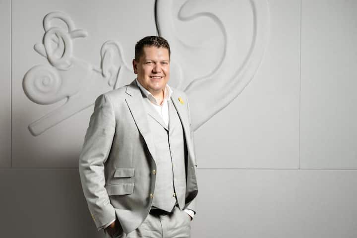 Rasches WachstumNeuroth-CEO Lukas Schinko ­expandiert mit hohem Tempo. Die Schweiz ist der am schnellsten wachsende Markt für das österreichische Unternehmen.