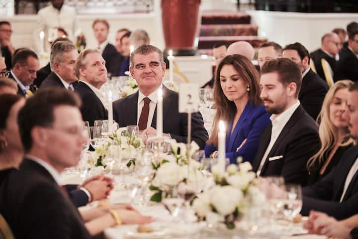 gemeinsamerauftrittBei der Aufnahme in die «Hall of Fame» von BILANZ kam ­Peter Spuhler mit ­Familie, im Bild er selbst, Daniela und Lucas Spuhler.