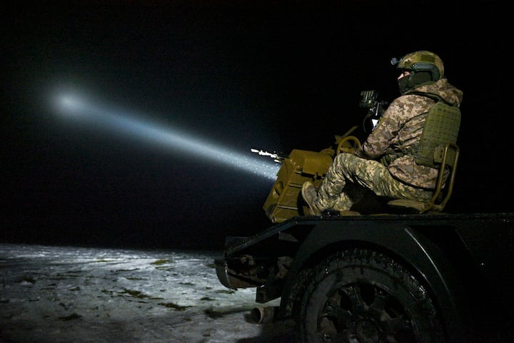 Ukraine Der Krieg in der Ukraine sorgt in Europa für ­Unsicherheit und teure Energie. Experten trauen dem alten Kontinent eine positive Überraschung zu, doch dafür brauche es einen Auslöser. Ein solcher Trigger könnte etwa ein Ende des Kriegs in der Ukraine sein. Auch hier ist der frisch ­gewählte US-Präsident die zentrale Figur. Von einem Frieden binnen 24  Stunden war zuletzt jedoch keine Rede mehr.