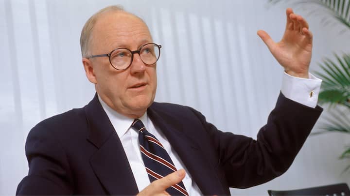 Reto Braun: Januar 1988–Juni 2000  Der erste Konzernleiter nach der Aufspaltung der PTT initialisierte die strategische Neuausrichtung der Post in einem liberalisierten Marktumfeld.