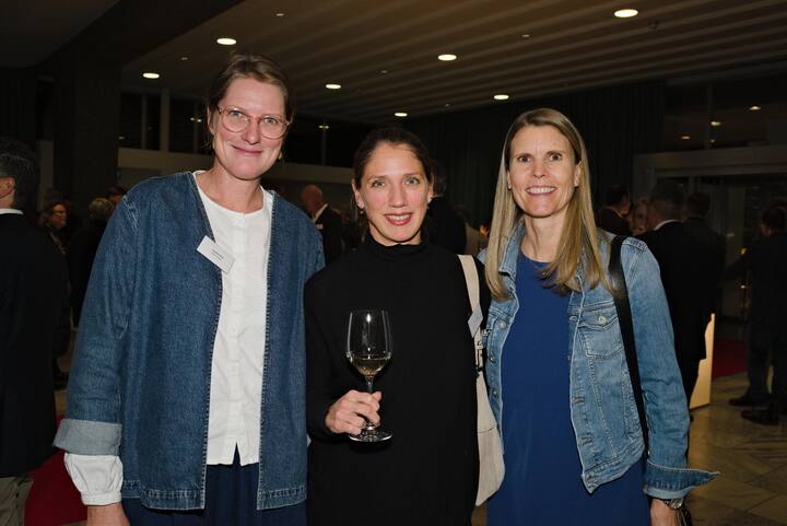 Carolyn Pike, FGS Global; Linda Mall, Volvo Car Switzerland AG; IrÃÂ¨ne Dumas, Swisscom Directories AG Bilanz Business Talk Dezember 2025