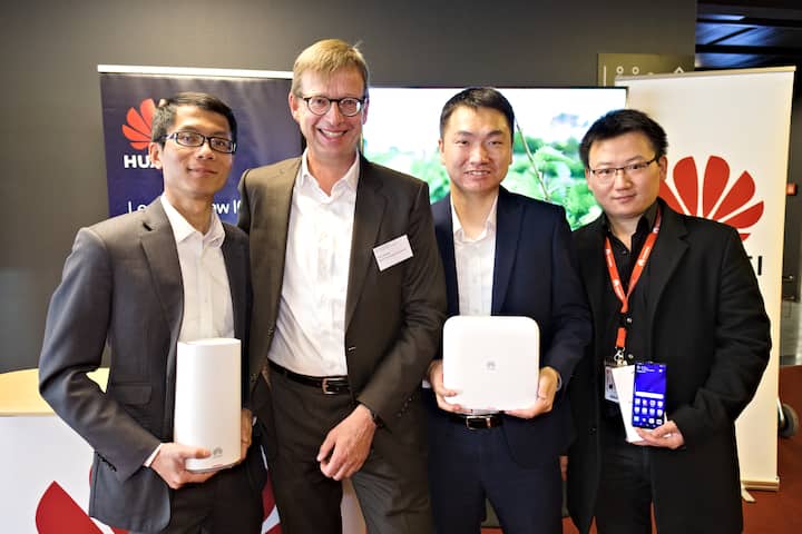 Nan Zhang, Director Wireless Solution Dept., Huawei Technologies Switzerland AG; Felix Kamer, Geschäftsführer, Huawei Technologies Switzerland AG; Ran Chi, Product Manager, Huawei Technologies Switzerland AG; Li Zhibin, Huawei Technologies Switzerland AG