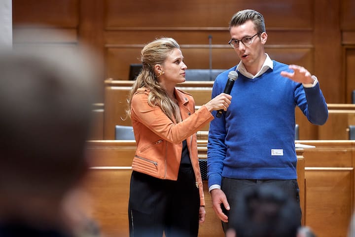 Preisverleihung des 5vor12-Preis fuer Deregulierung von StrategieDialog21 und dem Swiss Venture Club im Rathaus Bern. Nathaly Bachmann, CEO Essence Relations, Andri Silberschmidt, Nationalrat FDP. © Adrian Moser / Bilanz