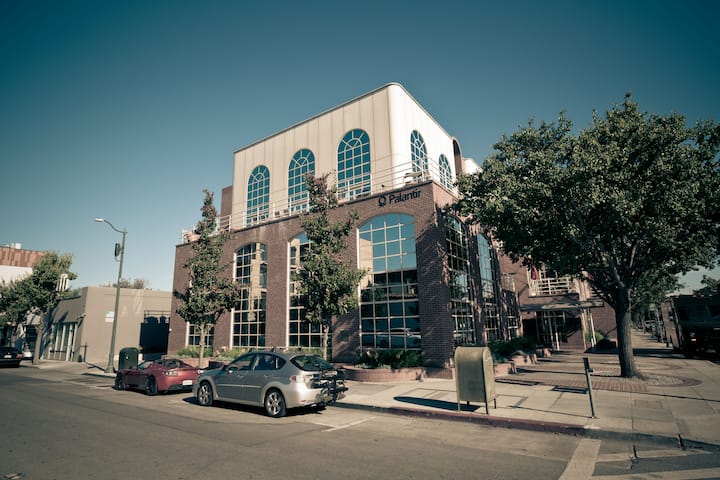 05 October 2018 - Palo Alto, California, USA -- Interior of Palantir Technologies, Palo Alto, California, USA -- PHOTO Â© MARTIN  KLIMEK
