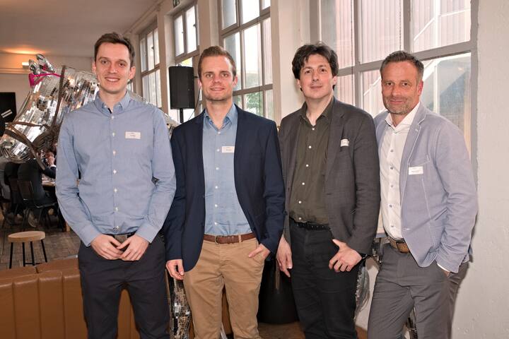Die Keynote-Speakers und der Moderator: Pavel Bielik, ETH Zürich; Igor Susmelj, Co-Founder, Mirage; Philipp Theisohn, Professor für Neuere deutsche Literaturwissenschaft, Uni Zürich; Markus Spillmann, Förderbeirat, StrategieDialog21