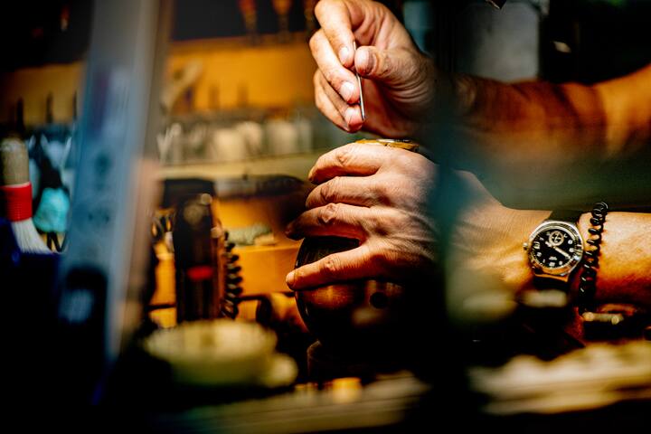 Pierre Salanitro and his luxury stone/gems setting company in Geneva. Genève, le 20.02.2020 © David Wagnières