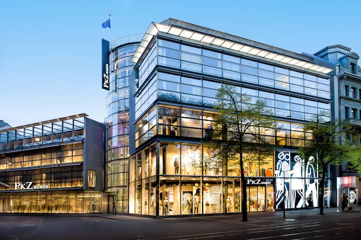 Ansicht der Filiale PKZ Women an der Bahnhofstrasse in Zürich.