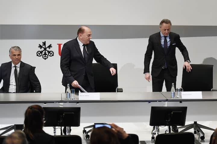 Sergio Ermotti, left, CEO of Swiss Bank UBS, Axel A. Weber, Center, Chairman of the Board of Directors of UBS and Ralph Hamers, right, new CEO of Swiss Bank UBS, during a press conference in Zurich, Switzerland, Thursday, February 20, 2020. Dutchman Ralph Hamers will replace Sergio Ermotti, who is still UBS boss, on November 1, 2020. (KEYSTONE/Walter Bieri)