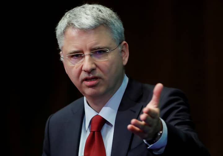 CEO Severin Schwan of Swiss drugmaker Roche addresses the company's annual news conference in Basel, Switzerland January 30, 2020. REUTERS/Arnd Wiegmann