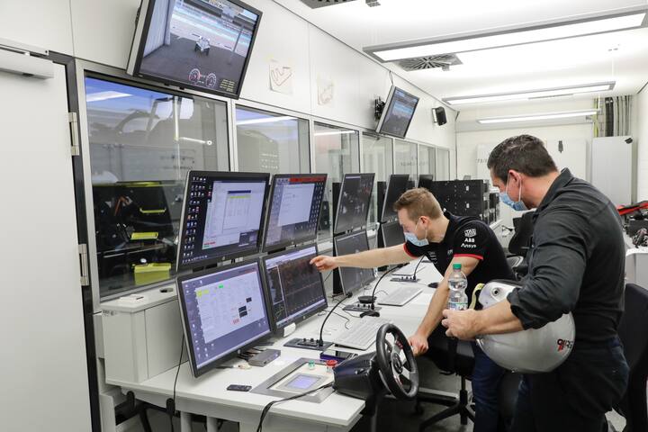 Simulator_Porsche_Entwicklungzentrum