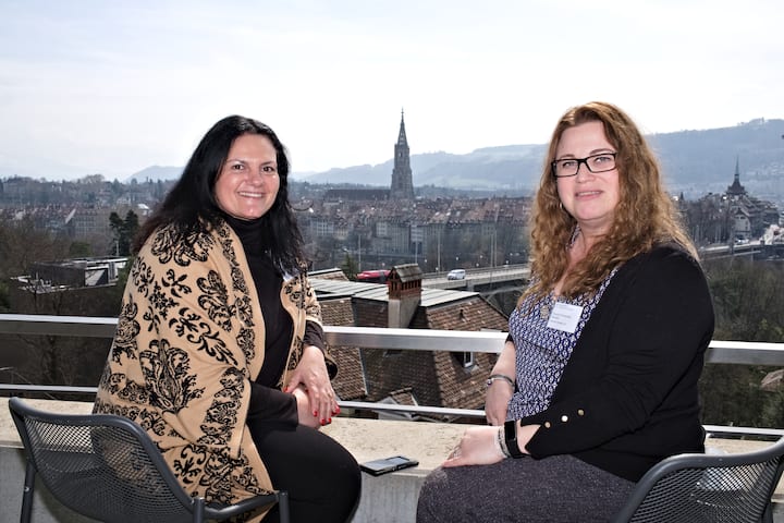 Pause mit Aussicht aufs Berner Münster Tania Tiberia, SunTiS SA; Theodora Simeonidis-Orenstein, Swisscom (Schweiz) AG