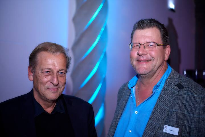 Preisverleihung des 5vor12-Preis fuer Deregulierung von StrategieDialog21 und dem Swiss Venture Club im Rathaus Bern. Vincent Leuenberger und Fred Blaser. © Adrian Moser / Bilanz
