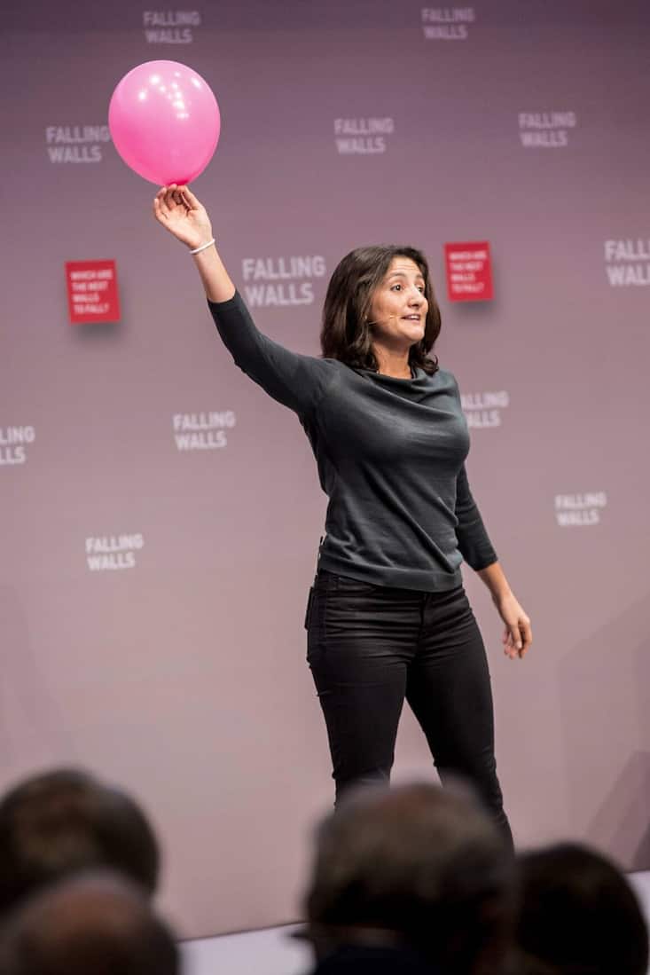 09. November 2015, Berlin, Deutschland. FALLING FALLS FOUNDATION Foto: KAY HERSCHELMANN Mobil: +49 (0)171 26 73