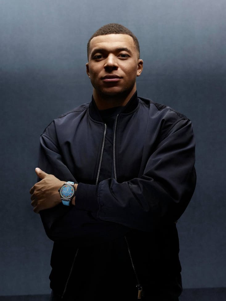 Der Hublot-Botschafter Kylian Mbappé mit der Big Bang e Gen3 UEFA Euro 2024.