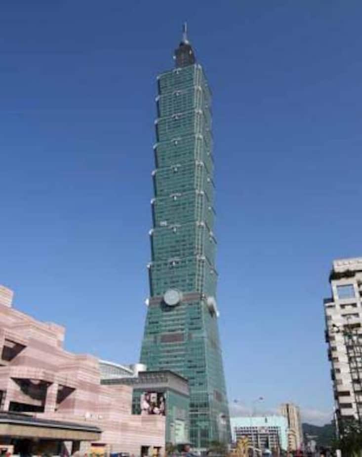 4. Platz: Taipei 101 - Taipei, Taiwan. Praktisch die dreifachen Kosten des Roche Tower verschlang der im 2004 erbaute Wolkenkratzer in Taiwan. Mit 508 Metern ragt das nach seinen 101-Stockwerken benannte Gebäude weit über die Skyline der Stadt.