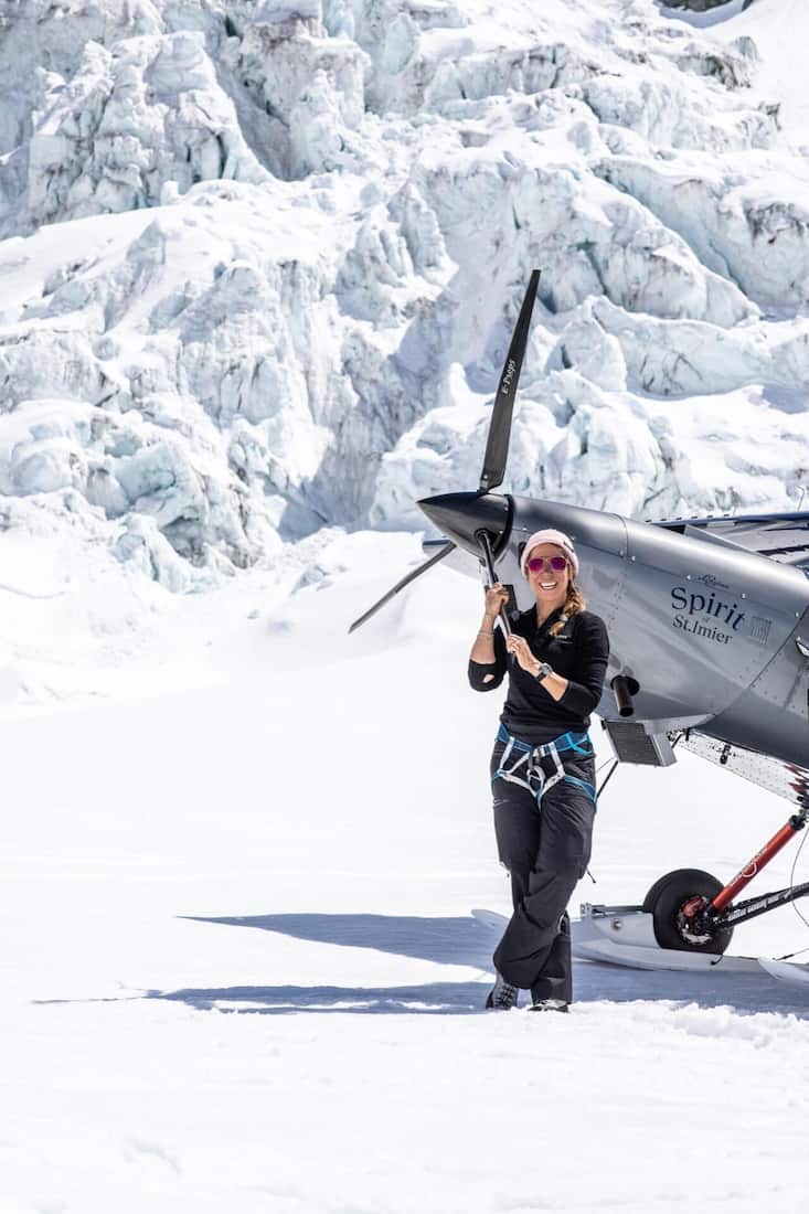Géraldine Fasnacht mit ihrem Flugzeug «Spirit of St-Imier».