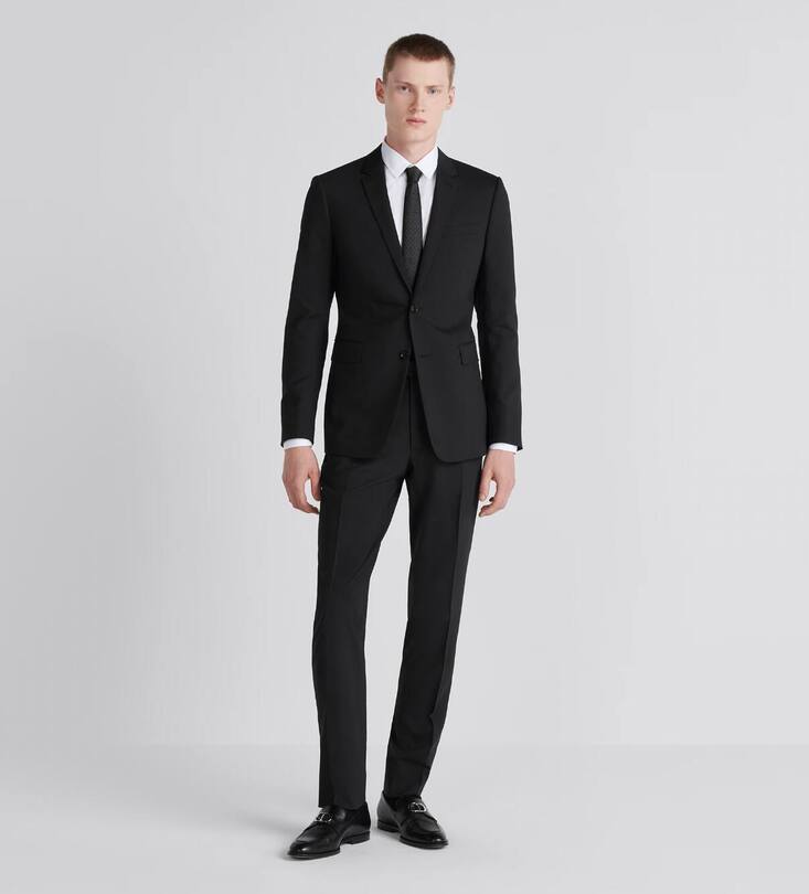 Uniform: Auch ein Businessanzug, wenn er gut sitzt, ist ein optischer Hochgenuss.
