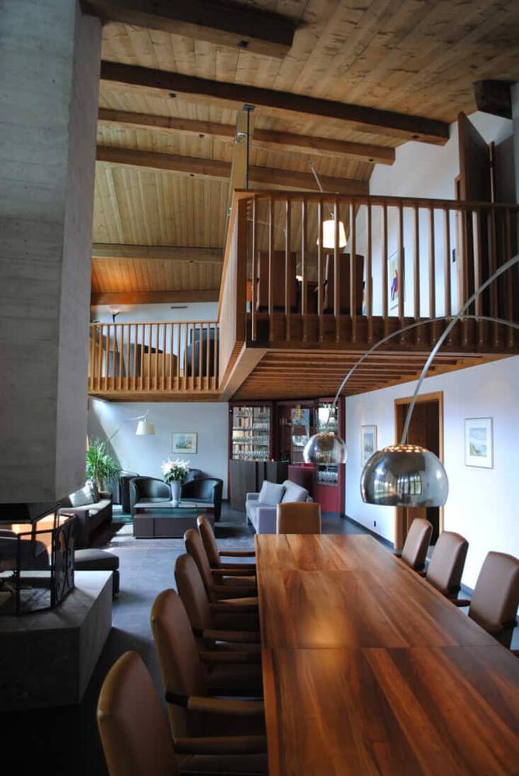 ... Essbereich, welcher auch ein Cheminée und eine Bar umfasst.