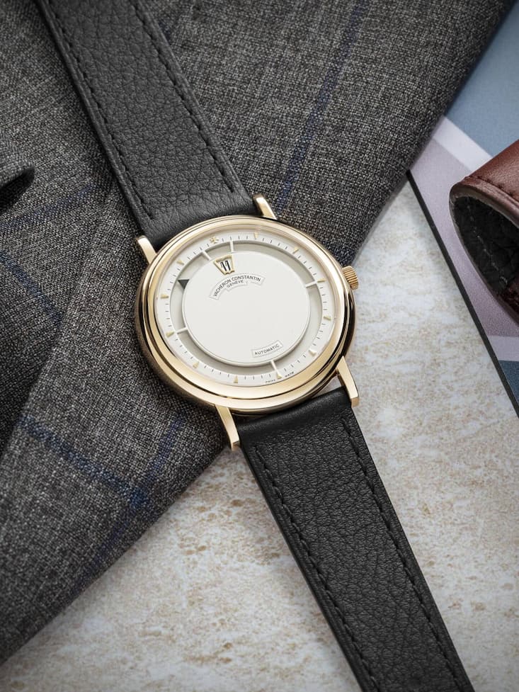 Das Goldmodell mit springender Stunde ist ein exklusiver Vintage-Schatz von Vacheron Constantin.
