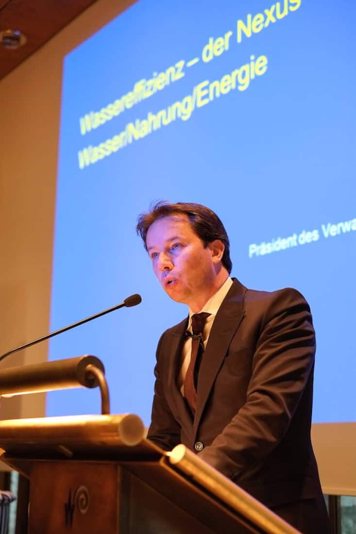 Siro Barino, Barino Consulting, führt in den Abend ein