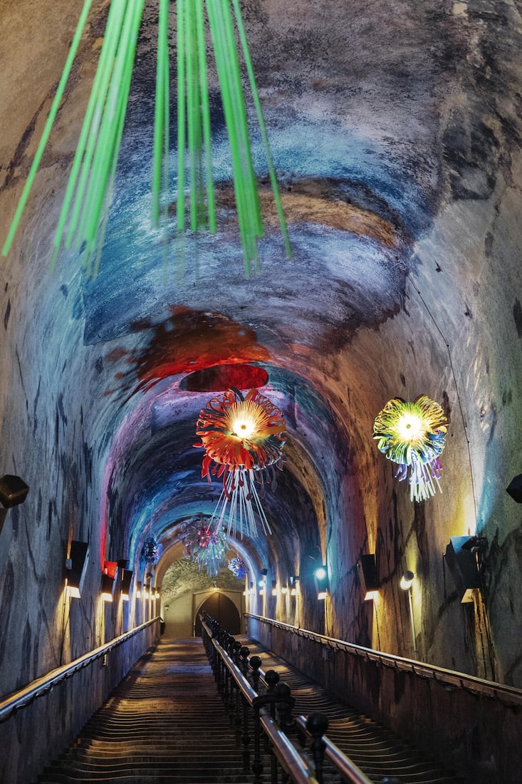In den 18 Kilo­meter langen Weinkellern der Maison Pommery wird heutzutage zeitgenössische Kunst ausgestellt.