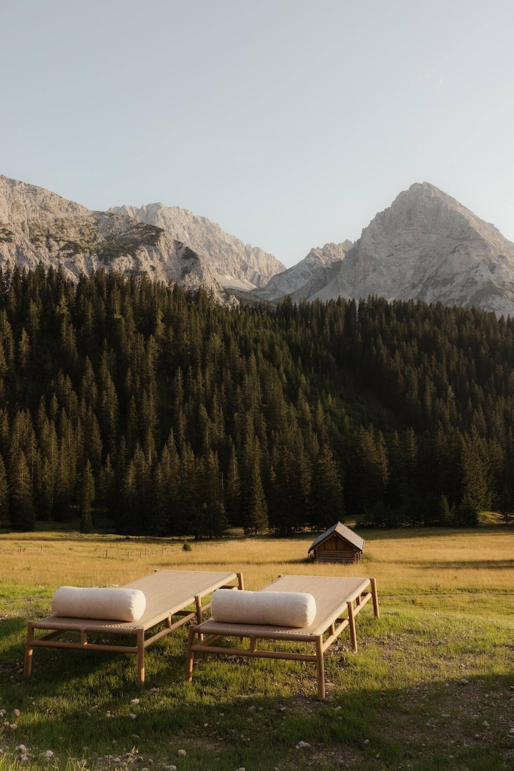 Auf 1550 Metern, am Fusse des Zugspitzmassivs, bietet das Alpine Hide eindrucksvolle Naturer­lebnisse.