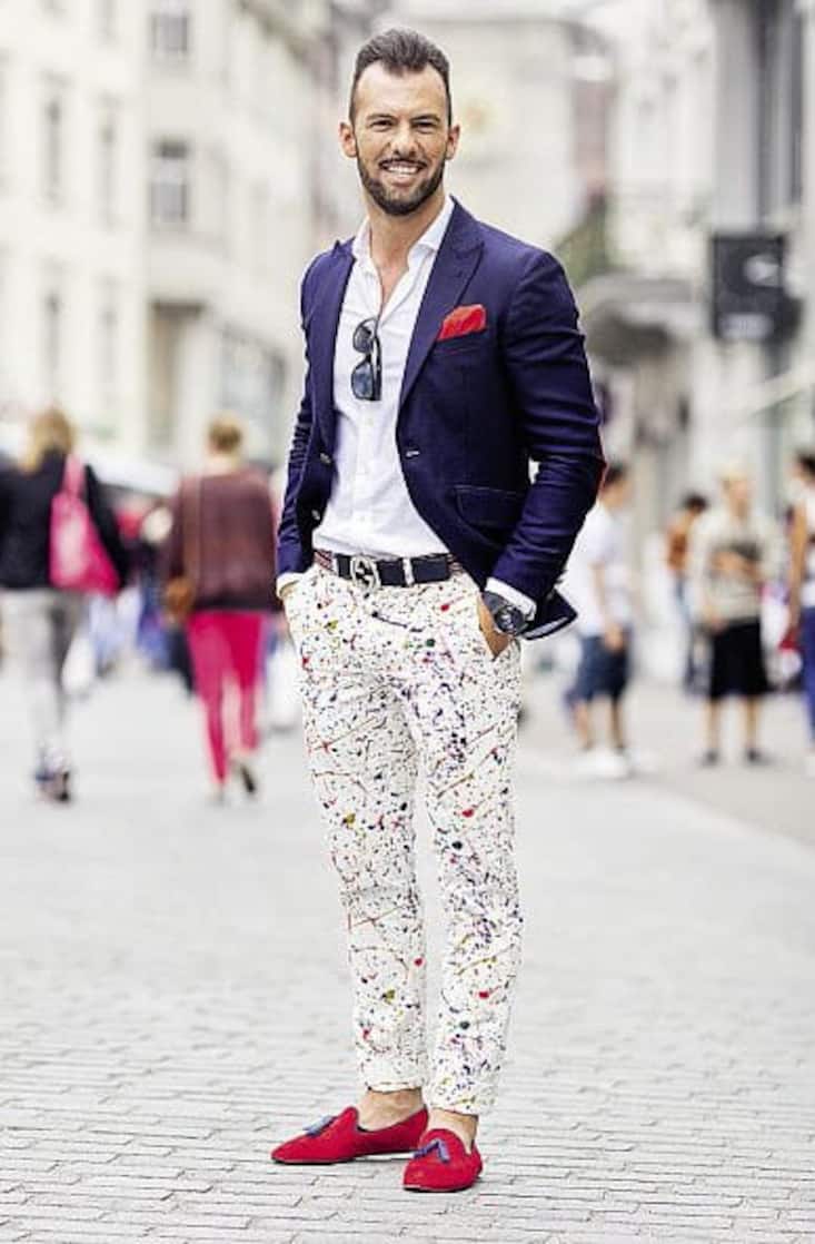 Jojo Ucan, 25, Modeberater
Jackett: Paul Kehl. Pochette: Hugo Boss. Hemd: Paul Kehl. Hose: Hackett London. Schuhe: Superglamourous. Uhr: Hublot. Brille: Burberry.