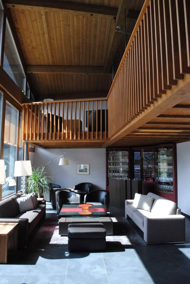 Der weitläufige Wohnbereich geht über zum...