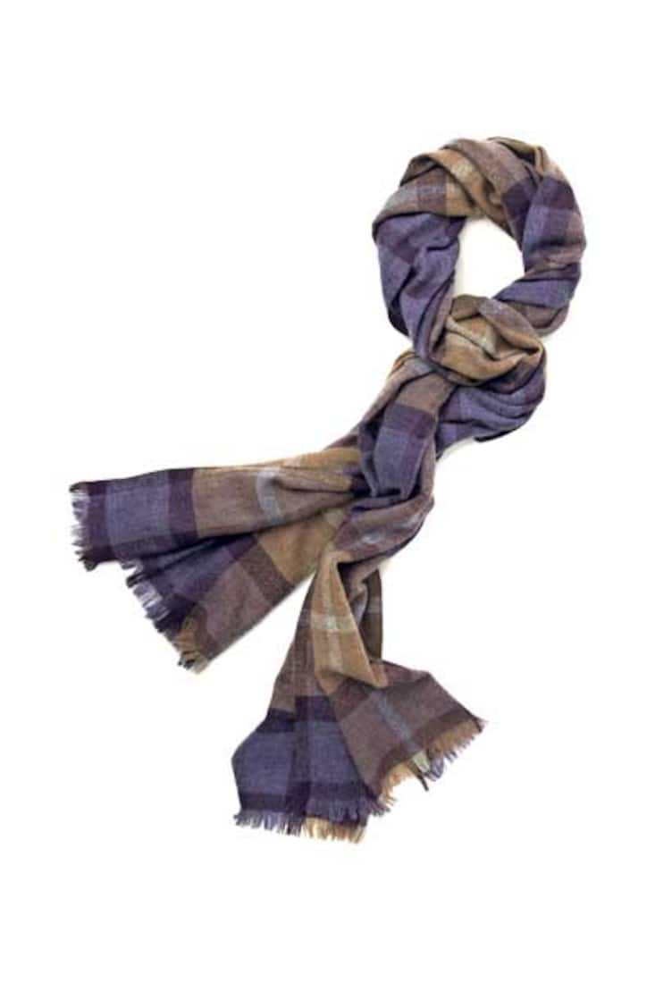 Brunello Cucinelli: karierte Schal in gedeckten Farben aus Kaschmir und Seide. Preis 790 Franken