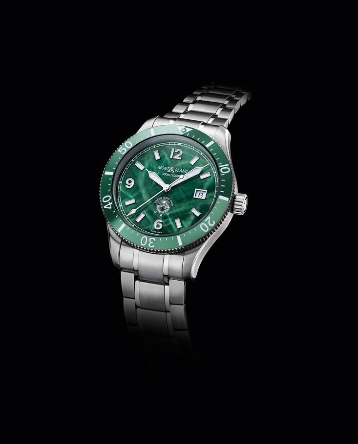Iced Sea von Montblanc mit grünem Zifferblatt vor schwarzem Hintergrund