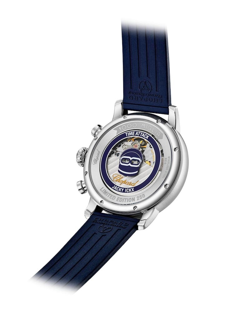 ... und Ickx-Helm-Bild auf dem Gehäuseboden.