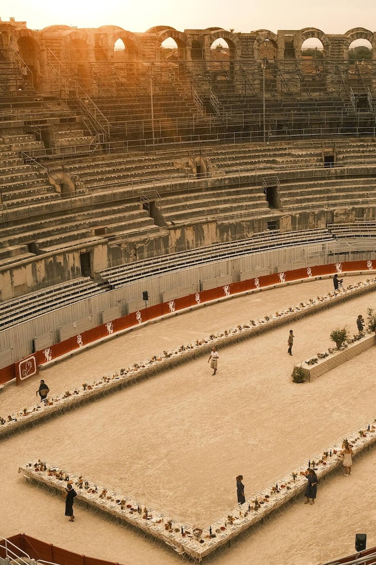 Zur Museumser­öffnung veranstaltete Trouche mit dem Gastronomen Fabien Vallos ein Bankett in der Arena von Arles.